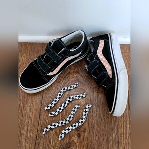Kids youth Vans old skool sneakers with velcro sz 2